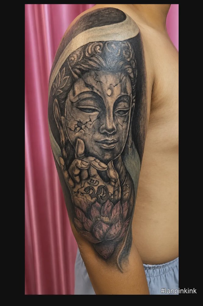 Hình xăm Phật tả đá ở bắp tay thực hiện tại Lanpink Tattoo Quận 12