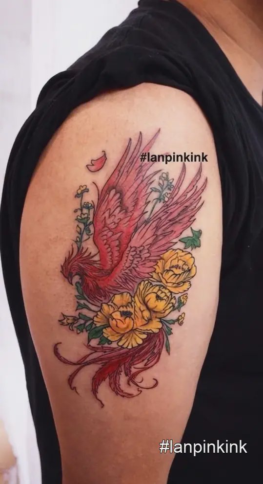 Hình xăm phượng hoàng đỏ kết hợp hoa mẫu đơn trên bắp tay